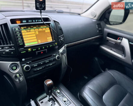 Серый Тойота Ленд Крузер, объемом двигателя 4.5 л и пробегом 280 тыс. км за 32500 $, фото 29 на Automoto.ua