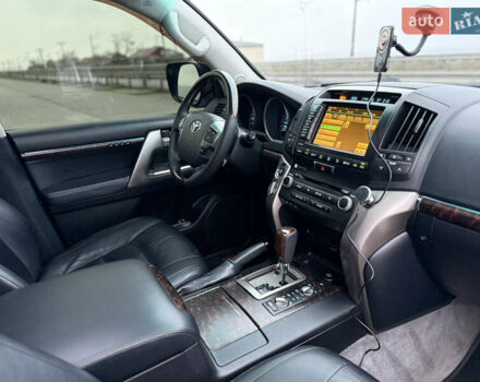 Серый Тойота Ленд Крузер, объемом двигателя 4.5 л и пробегом 280 тыс. км за 32500 $, фото 50 на Automoto.ua