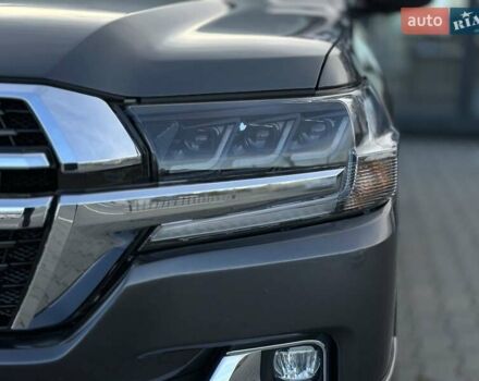 Серый Тойота Ленд Крузер, объемом двигателя 4.5 л и пробегом 139 тыс. км за 39000 $, фото 5 на Automoto.ua