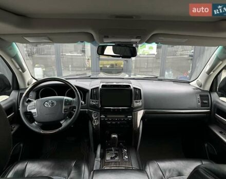 Серый Тойота Ленд Крузер, объемом двигателя 4.5 л и пробегом 139 тыс. км за 39000 $, фото 24 на Automoto.ua