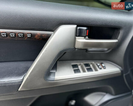 Серый Тойота Ленд Крузер, объемом двигателя 4.5 л и пробегом 280 тыс. км за 32500 $, фото 23 на Automoto.ua