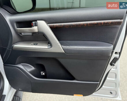 Серый Тойота Ленд Крузер, объемом двигателя 4.5 л и пробегом 280 тыс. км за 32500 $, фото 51 на Automoto.ua