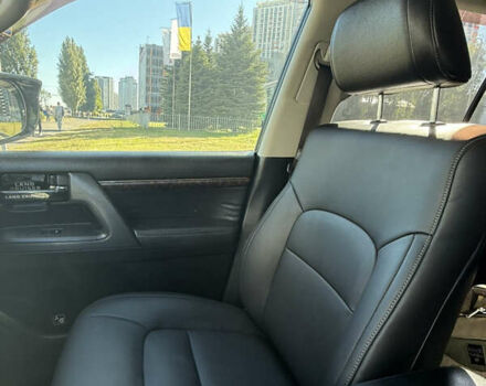 Серый Тойота Ленд Крузер, объемом двигателя 4.46 л и пробегом 267 тыс. км за 31500 $, фото 7 на Automoto.ua