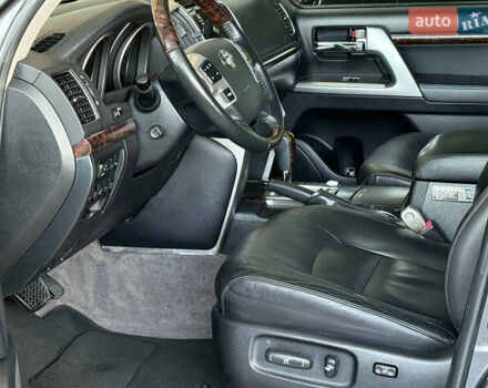 Сірий Тойота Ленд Крузер, об'ємом двигуна 4.5 л та пробігом 235 тис. км за 28990 $, фото 13 на Automoto.ua