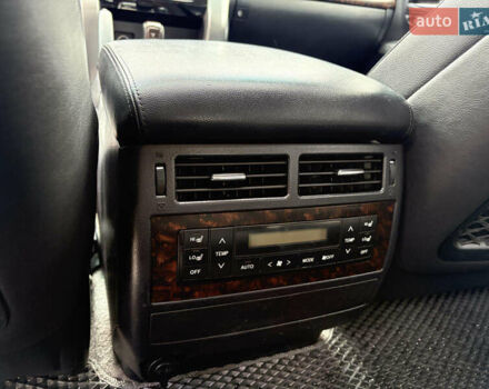 Серый Тойота Ленд Крузер, объемом двигателя 4.61 л и пробегом 227 тыс. км за 30500 $, фото 18 на Automoto.ua