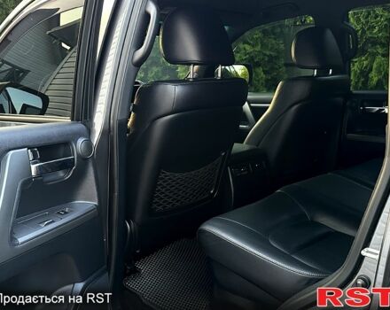 Серый Тойота Ленд Крузер, объемом двигателя 4.5 л и пробегом 232 тыс. км за 32900 $, фото 7 на Automoto.ua