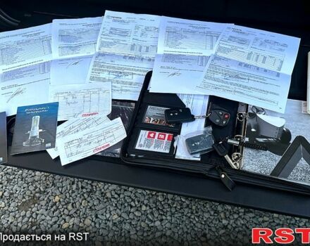 Серый Тойота Ленд Крузер, объемом двигателя 4.5 л и пробегом 232 тыс. км за 32900 $, фото 4 на Automoto.ua