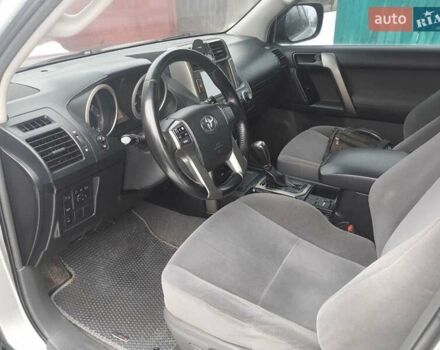 Серый Тойота Ленд Крузер, объемом двигателя 2.7 л и пробегом 179 тыс. км за 21200 $, фото 18 на Automoto.ua