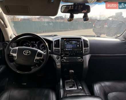 Серый Тойота Ленд Крузер, объемом двигателя 4.46 л и пробегом 300 тыс. км за 33500 $, фото 7 на Automoto.ua