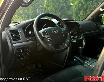 Серый Тойота Ленд Крузер, объемом двигателя 4.5 л и пробегом 232 тыс. км за 32900 $, фото 8 на Automoto.ua