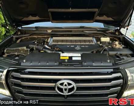 Серый Тойота Ленд Крузер, объемом двигателя 4.5 л и пробегом 232 тыс. км за 32900 $, фото 6 на Automoto.ua