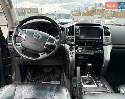 Серый Тойота Ленд Крузер, объемом двигателя 4.61 л и пробегом 227 тыс. км за 30500 $, фото 19 на Automoto.ua