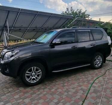 Серый Тойота Ленд Крузер, объемом двигателя 3 л и пробегом 218 тыс. км за 27777 $, фото 3 на Automoto.ua