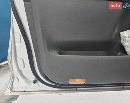 Серый Тойота Ленд Крузер, объемом двигателя 2.7 л и пробегом 179 тыс. км за 21200 $, фото 17 на Automoto.ua