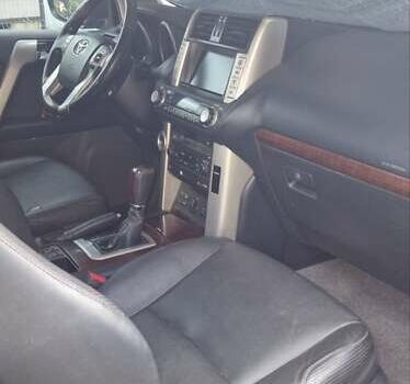 Серый Тойота Ленд Крузер, объемом двигателя 3 л и пробегом 218 тыс. км за 27777 $, фото 5 на Automoto.ua