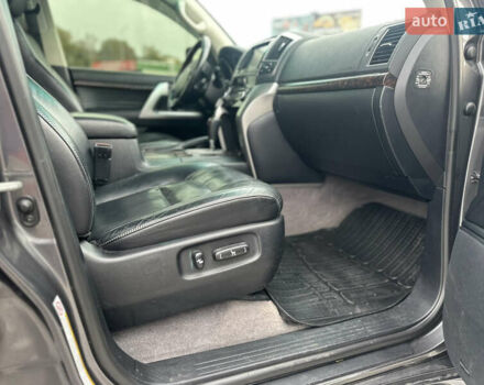 Серый Тойота Ленд Крузер, объемом двигателя 4.46 л и пробегом 260 тыс. км за 36000 $, фото 8 на Automoto.ua