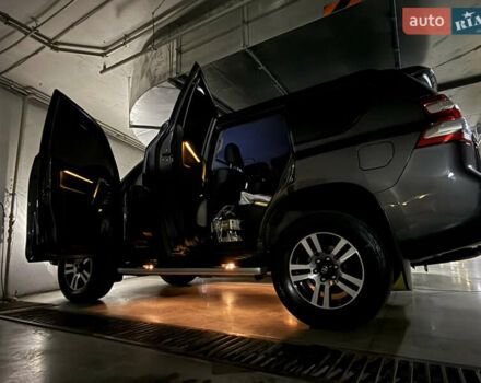 Сірий Тойота Ленд Крузер, об'ємом двигуна 3 л та пробігом 185 тис. км за 32500 $, фото 45 на Automoto.ua