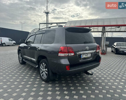 Серый Тойота Ленд Крузер, объемом двигателя 4.46 л и пробегом 260 тыс. км за 36000 $, фото 2 на Automoto.ua