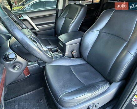 Сірий Тойота Ленд Крузер, об'ємом двигуна 3 л та пробігом 185 тис. км за 32500 $, фото 26 на Automoto.ua