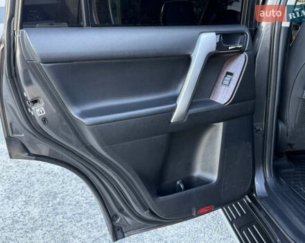 Сірий Тойота Ленд Крузер, об'ємом двигуна 3 л та пробігом 185 тис. км за 32500 $, фото 22 на Automoto.ua