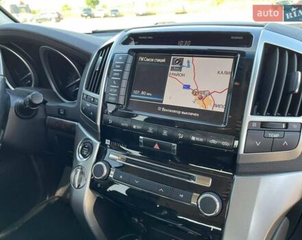 Серый Тойота Ленд Крузер, объемом двигателя 4.5 л и пробегом 230 тыс. км за 38899 $, фото 40 на Automoto.ua