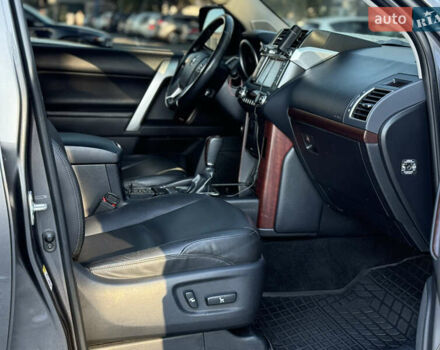 Сірий Тойота Ленд Крузер, об'ємом двигуна 3 л та пробігом 185 тис. км за 32500 $, фото 38 на Automoto.ua