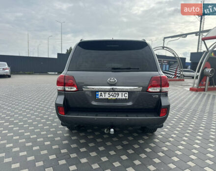 Серый Тойота Ленд Крузер, объемом двигателя 4.46 л и пробегом 260 тыс. км за 36000 $, фото 3 на Automoto.ua