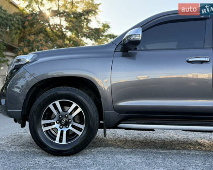 Сірий Тойота Ленд Крузер, об'ємом двигуна 3 л та пробігом 185 тис. км за 32500 $, фото 6 на Automoto.ua
