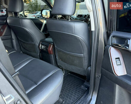 Сірий Тойота Ленд Крузер, об'ємом двигуна 3 л та пробігом 185 тис. км за 32500 $, фото 36 на Automoto.ua