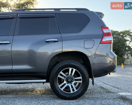 Сірий Тойота Ленд Крузер, об'ємом двигуна 3 л та пробігом 185 тис. км за 32500 $, фото 10 на Automoto.ua