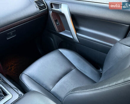Сірий Тойота Ленд Крузер, об'ємом двигуна 3 л та пробігом 185 тис. км за 32500 $, фото 21 на Automoto.ua