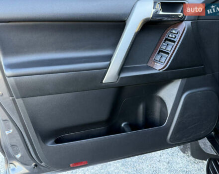 Сірий Тойота Ленд Крузер, об'ємом двигуна 3 л та пробігом 185 тис. км за 32500 $, фото 20 на Automoto.ua