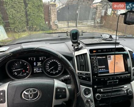 Серый Тойота Ленд Крузер, объемом двигателя 4.46 л и пробегом 290 тыс. км за 43000 $, фото 9 на Automoto.ua