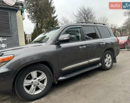 Серый Тойота Ленд Крузер, объемом двигателя 4.46 л и пробегом 290 тыс. км за 43000 $, фото 3 на Automoto.ua