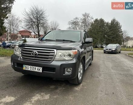 Серый Тойота Ленд Крузер, объемом двигателя 4.46 л и пробегом 290 тыс. км за 43000 $, фото 1 на Automoto.ua