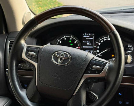 Серый Тойота Ленд Крузер, объемом двигателя 4.61 л и пробегом 175 тыс. км за 41500 $, фото 8 на Automoto.ua