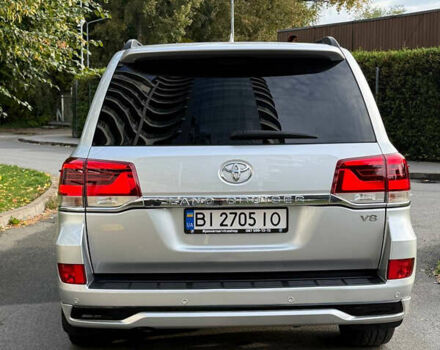 Серый Тойота Ленд Крузер, объемом двигателя 4.61 л и пробегом 175 тыс. км за 41500 $, фото 4 на Automoto.ua