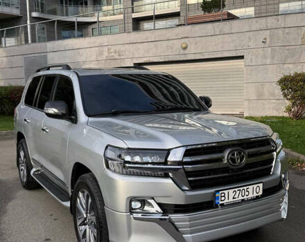 Серый Тойота Ленд Крузер, объемом двигателя 4.61 л и пробегом 175 тыс. км за 41500 $, фото 2 на Automoto.ua