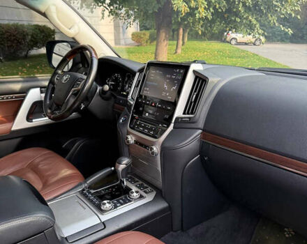 Серый Тойота Ленд Крузер, объемом двигателя 4.61 л и пробегом 175 тыс. км за 41500 $, фото 11 на Automoto.ua