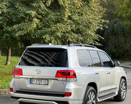 Серый Тойота Ленд Крузер, объемом двигателя 4.61 л и пробегом 175 тыс. км за 41500 $, фото 5 на Automoto.ua