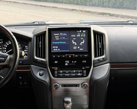 Серый Тойота Ленд Крузер, объемом двигателя 4.61 л и пробегом 175 тыс. км за 41500 $, фото 7 на Automoto.ua