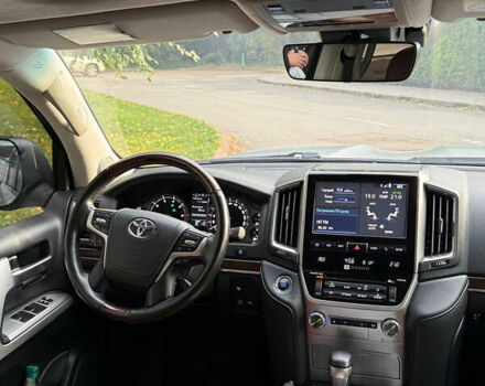 Серый Тойота Ленд Крузер, объемом двигателя 4.61 л и пробегом 175 тыс. км за 41500 $, фото 6 на Automoto.ua