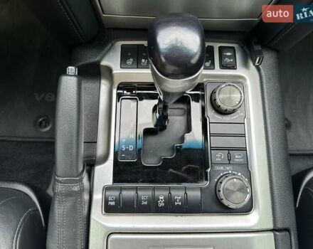 Серый Тойота Ленд Крузер, объемом двигателя 4.61 л и пробегом 161 тыс. км за 42500 $, фото 39 на Automoto.ua