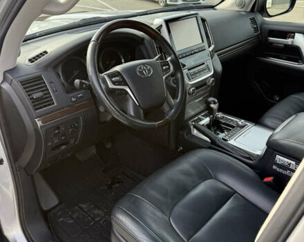 Серый Тойота Ленд Крузер, объемом двигателя 4.46 л и пробегом 179 тыс. км за 52000 $, фото 16 на Automoto.ua