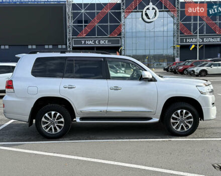 Серый Тойота Ленд Крузер, объемом двигателя 4.46 л и пробегом 179 тыс. км за 52000 $, фото 19 на Automoto.ua