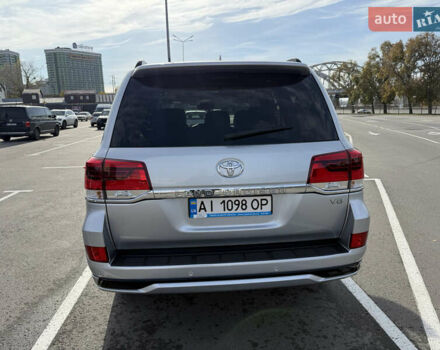 Серый Тойота Ленд Крузер, объемом двигателя 4.46 л и пробегом 179 тыс. км за 52000 $, фото 7 на Automoto.ua