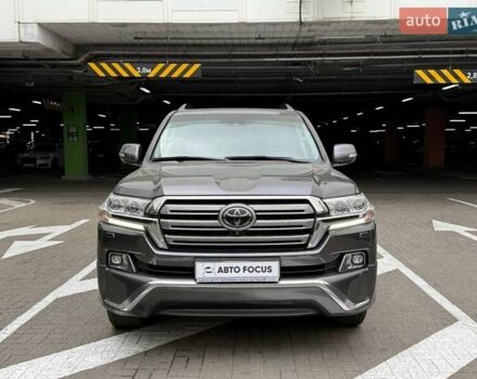 Серый Тойота Ленд Крузер, объемом двигателя 4.46 л и пробегом 144 тыс. км за 51990 $, фото 1 на Automoto.ua