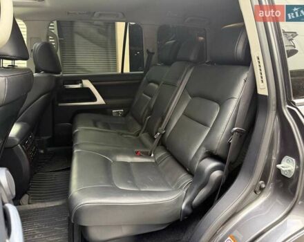 Серый Тойота Ленд Крузер, объемом двигателя 4.46 л и пробегом 144 тыс. км за 51990 $, фото 7 на Automoto.ua