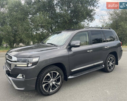 Серый Тойота Ленд Крузер, объемом двигателя 4.46 л и пробегом 216 тыс. км за 49500 $, фото 3 на Automoto.ua