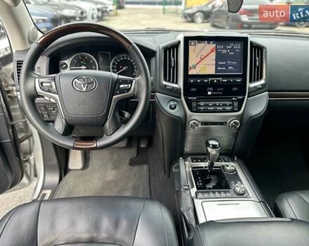 Серый Тойота Ленд Крузер, объемом двигателя 4.61 л и пробегом 161 тыс. км за 42500 $, фото 23 на Automoto.ua